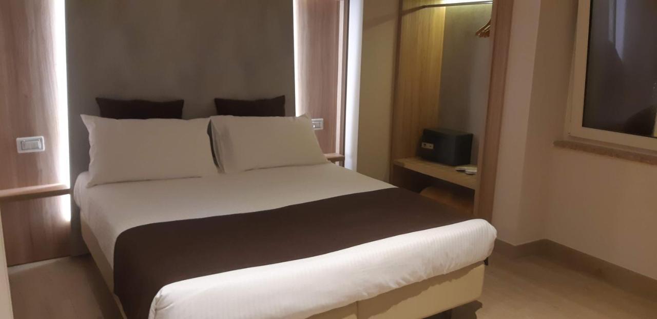 ברנצונה סול גארדה Hotel Danieli La Castellana Lago Di Garda מראה חיצוני תמונה
