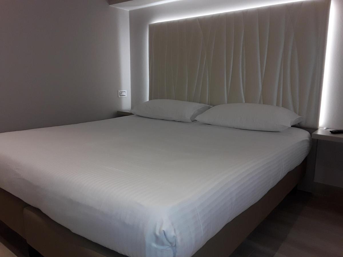ברנצונה סול גארדה Hotel Danieli La Castellana Lago Di Garda מראה חיצוני תמונה