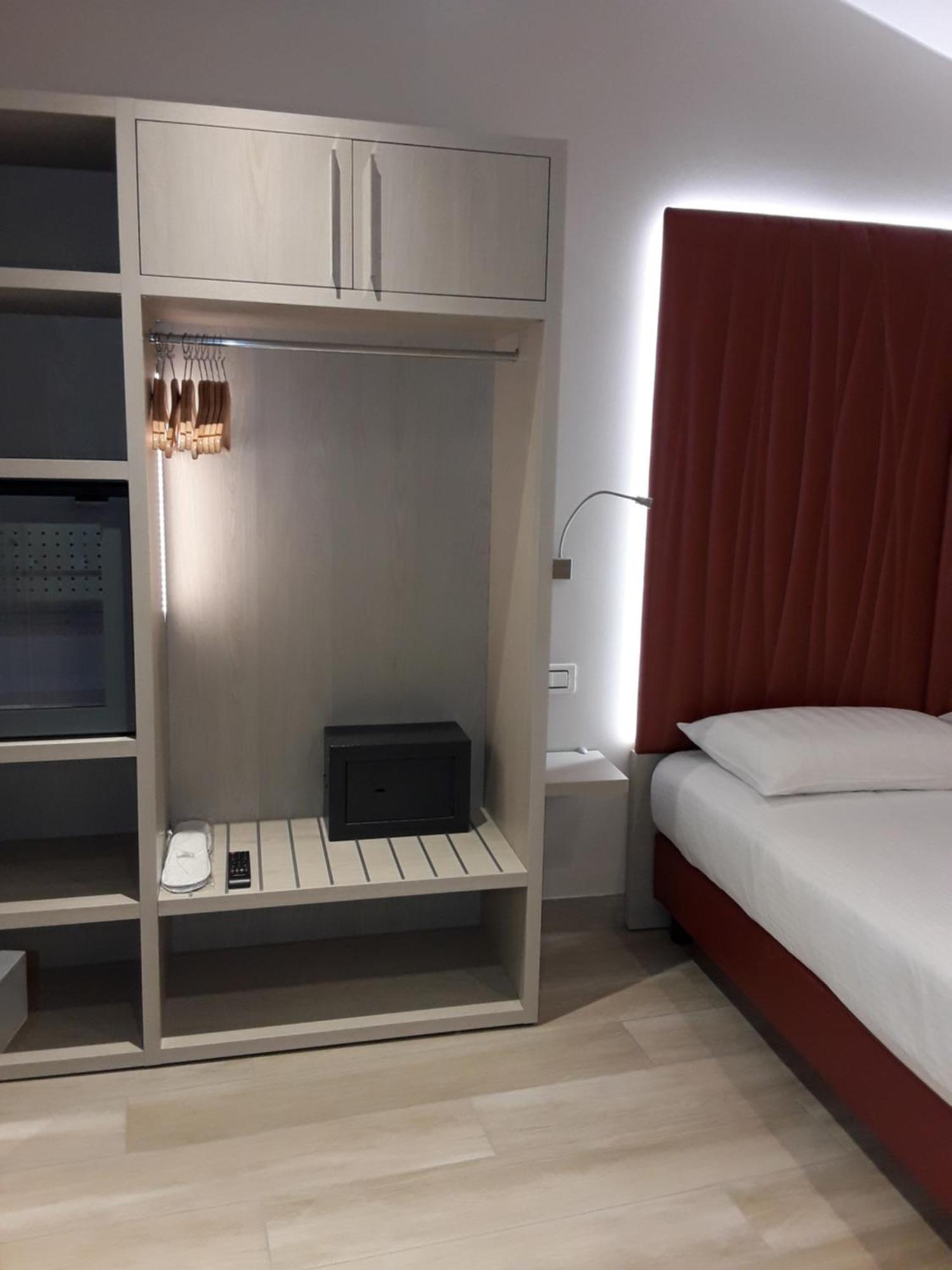 ברנצונה סול גארדה Hotel Danieli La Castellana Lago Di Garda מראה חיצוני תמונה